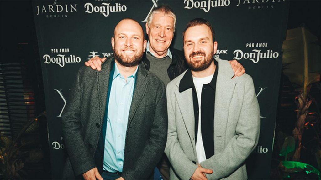 Gruppenfoto mit den Geschäftsführer Christoph Fisser, Sebastian Fruner und Konstantin Mayer